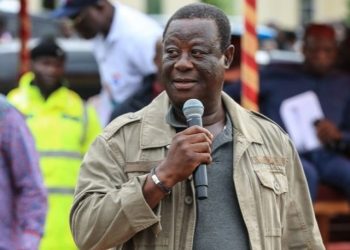 Jokowi supporters try to prevent anti-Jokowi activist from entering Batam